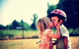 外国小孩会有早恋吗，9-12岁左右，求外国小来自男孩与小女孩接吻图，9-12岁左右