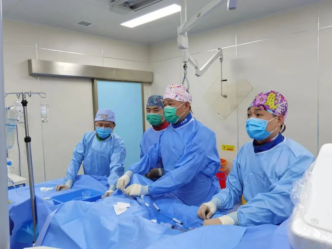网友爆料，北京一医生女友装护士拔病人尿管，究竟是恶意造谣还是确有其事？