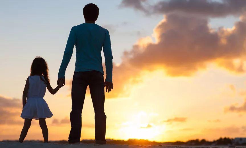 作为父亲，该如何与青春期的女儿好好相处？